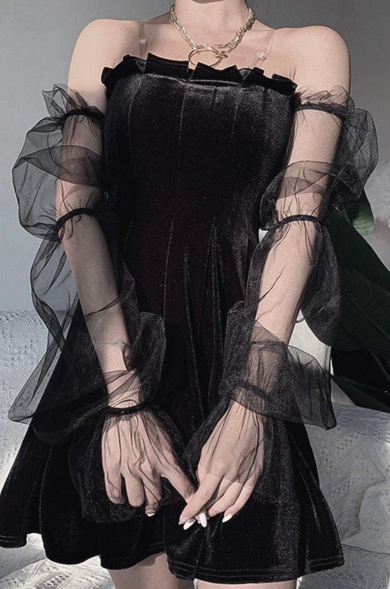 Chic Goth Vintage Style Pleated Dress - Vellarmi