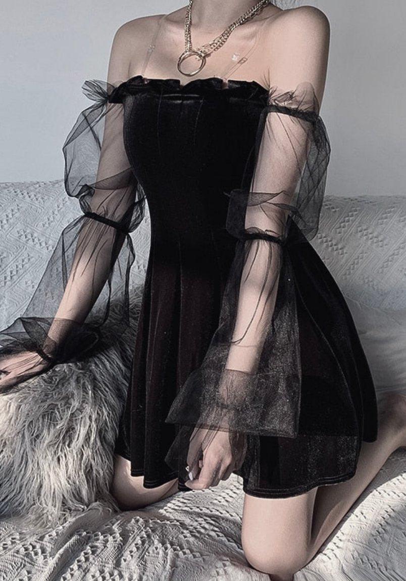 Chic Goth Vintage Style Pleated Dress - Vellarmi