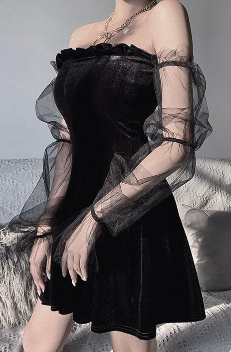 Chic Goth Vintage Style Pleated Dress - Vellarmi