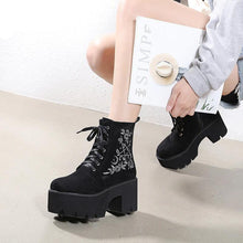 Load image into Gallery viewer, Wild Forest Boots - Vellarmi

